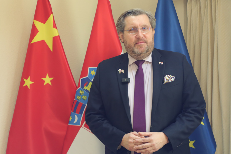 元宵节该怎么过？换个AI眼镜试试“看”