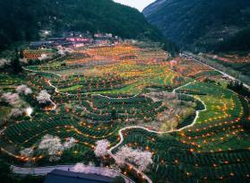 湖北恩施：万支烛火点亮古村落