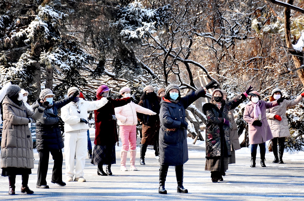 黑龙江哈尔滨：市民公园健身 乐享户外运动