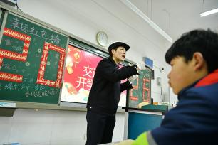 安徽阜南：民警宣讲开学交通安全第一课