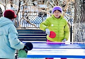 黑龙江哈尔滨：市民公园健身 乐享户外运动