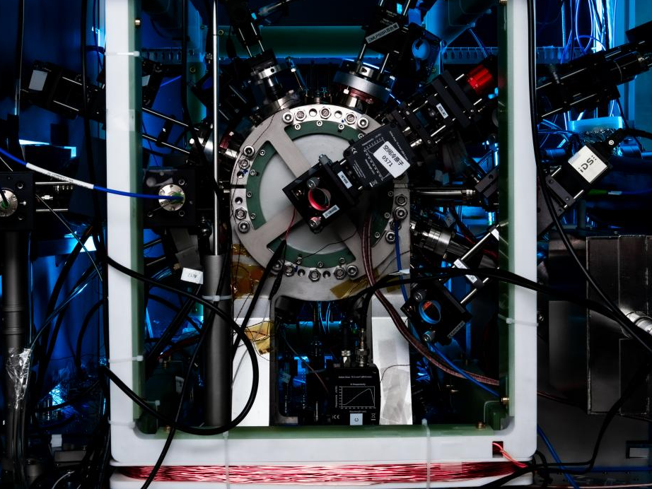 我国光钟技术获重要突破 300亿年误差不到1秒