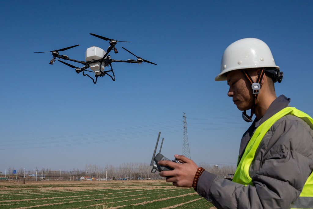 山东淄博：农民参加无人机培训备春耕