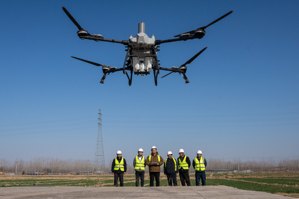 山东淄博：农民参加无人机培训备春耕