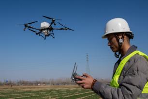 山东淄博：农民参加无人机培训备春耕