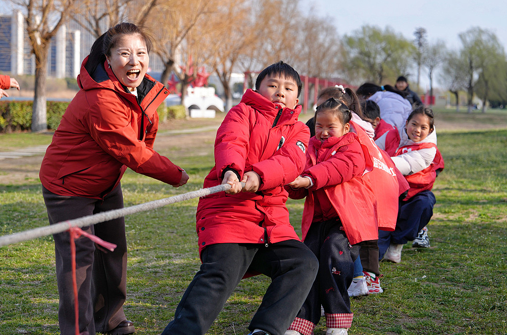 江苏海安：小学生参加多彩活动 乐享周末时光