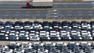 上海：新能源汽车港口准备装船出口