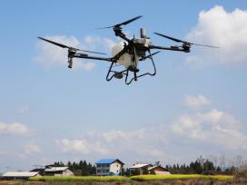 四川达州：农技员利用无人机开展春管工作