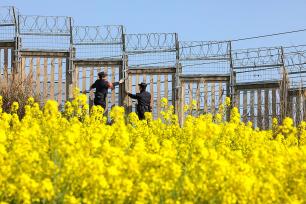 贵州铜仁：铁警管线巡逻保安全