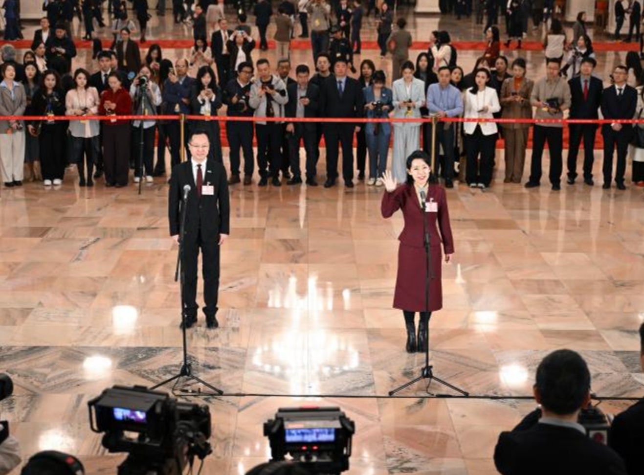 第三场代表通道 话实干显担当（现场·代表通道）