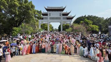 广州：众多汉服爱好者共聚海珠湿地花朝节