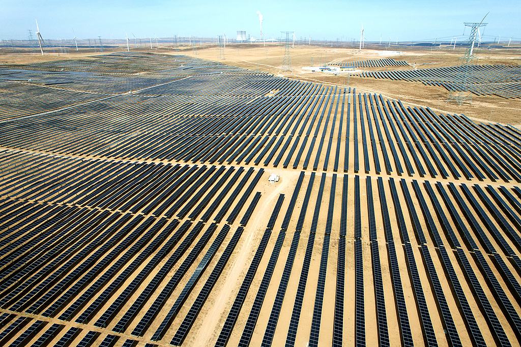 宁夏灵武：光伏产业助力绿色发展