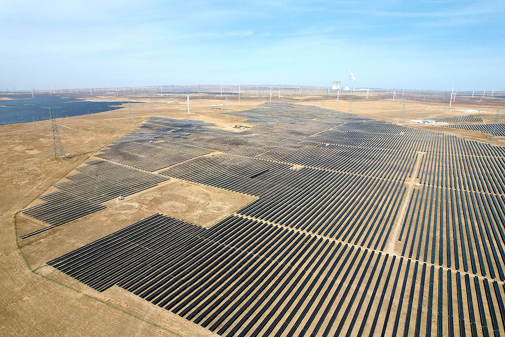 宁夏灵武：光伏产业助力绿色发展