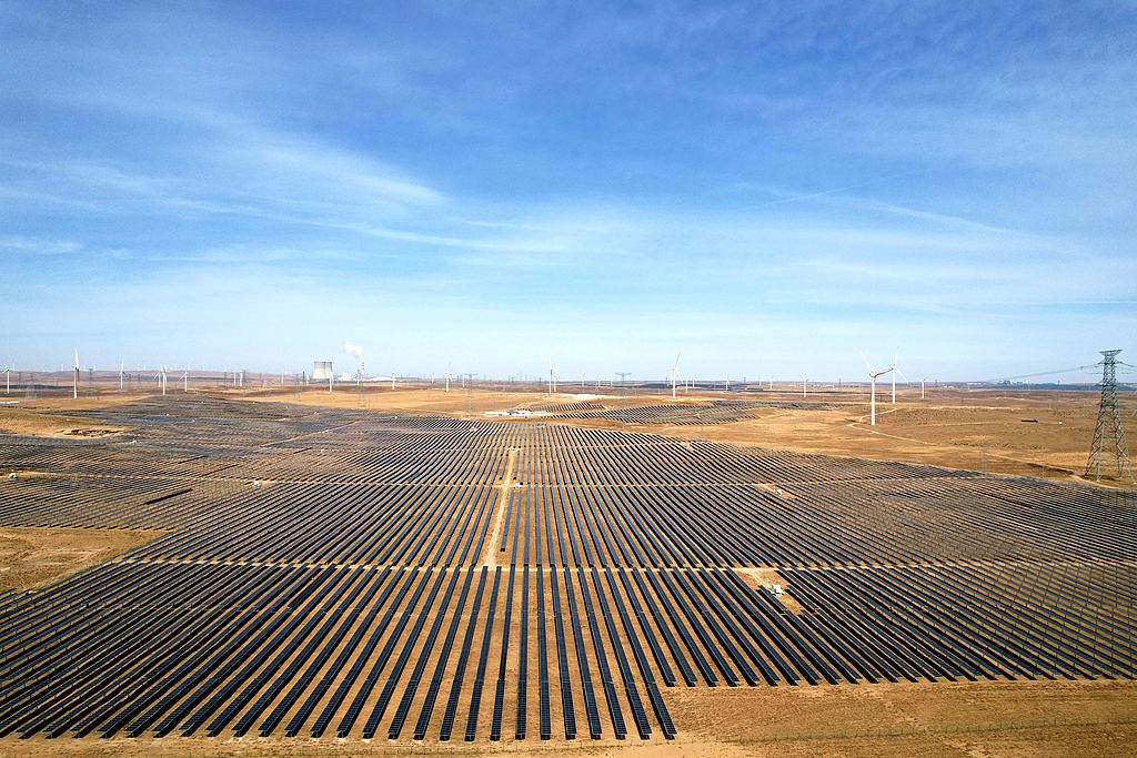 宁夏灵武：光伏产业助力绿色发展