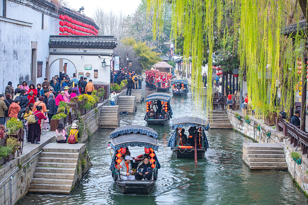 浙江湖州：南浔古镇迎来春日客流高峰