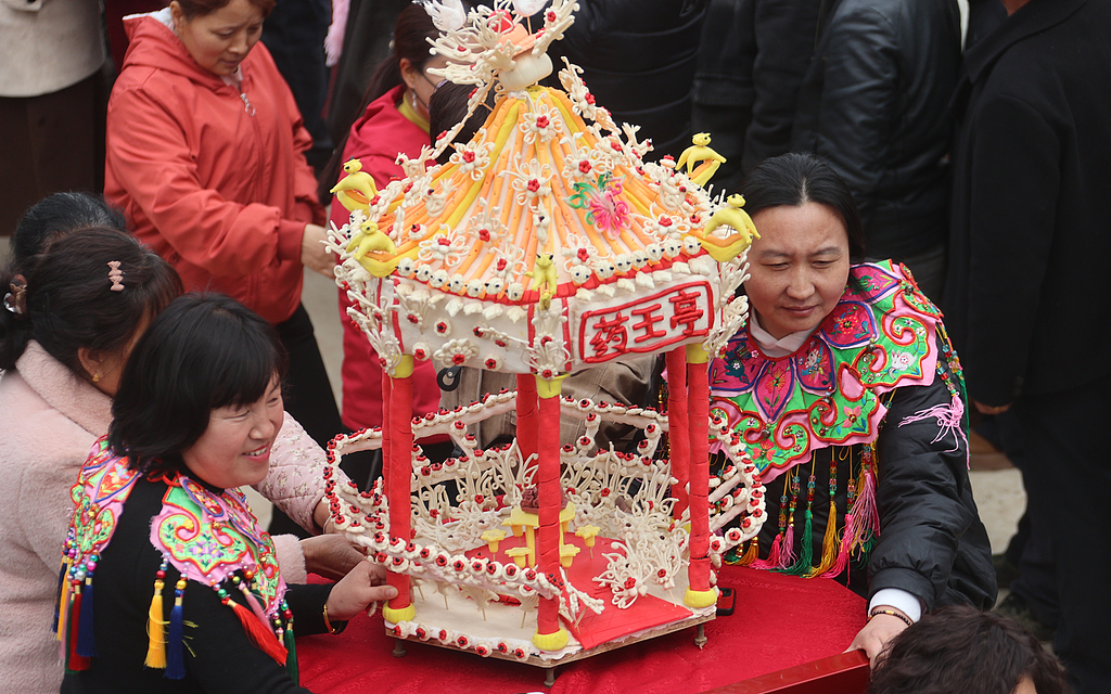 陕西大荔：阿寿村赛花馍迎接“二月二”