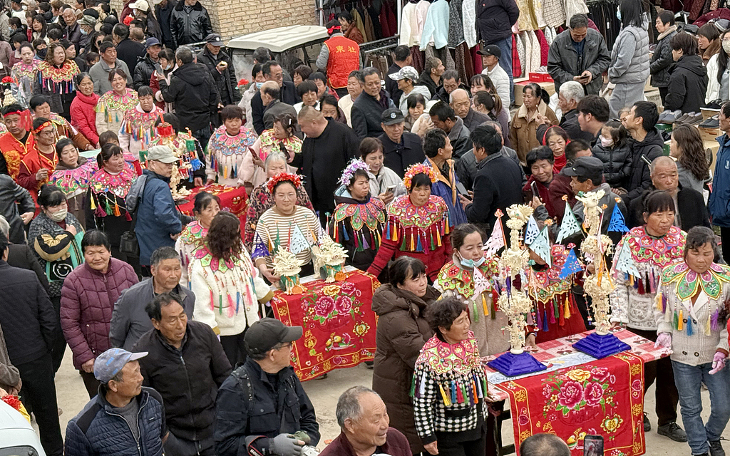 陕西大荔：阿寿村赛花馍迎接“二月二”