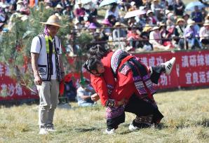 昆明九乡猎神节吸引游客感受千年民俗