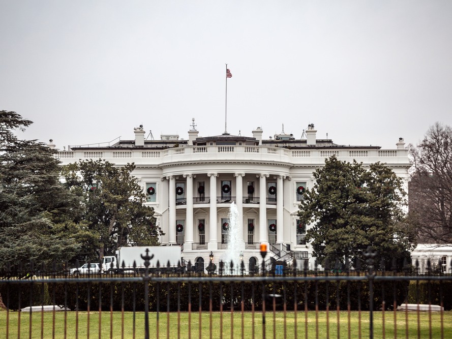 多方消息显示 美政府正为潜在的对伊朗谈判展开讨论