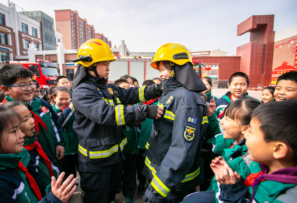内蒙古呼和浩特：消防安全进校园