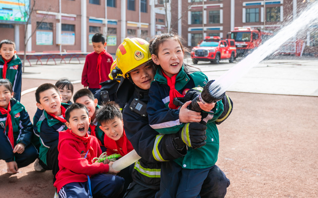 内蒙古呼和浩特：消防安全进校园