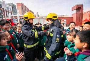 内蒙古呼和浩特：消防安全进校园