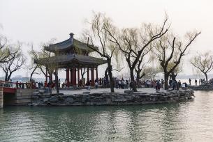 北京：颐和园春意盎然游人如织