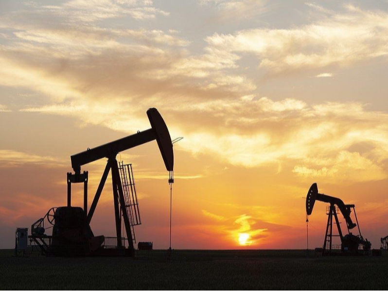 美伊谈判传闻导致国际油价剧烈震荡