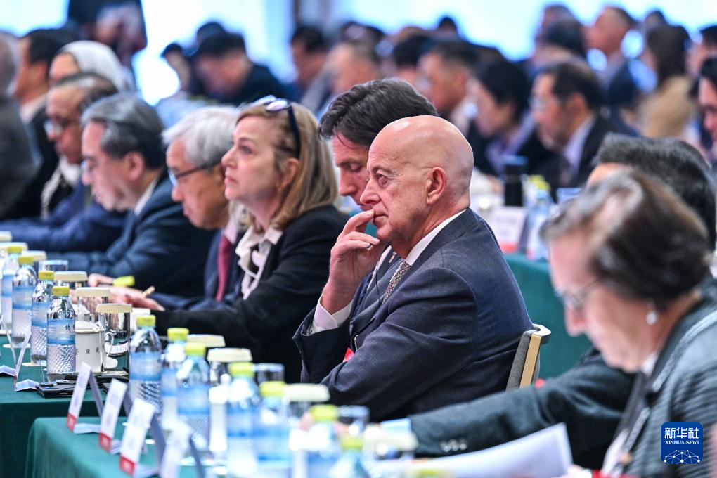 海外网评：外国政商界组团访华，拥抱一个开放创新的中国