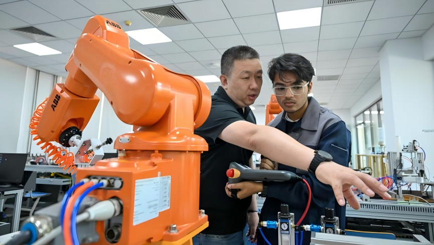 中国和土库曼斯坦将加快推进鲁班工坊等工作