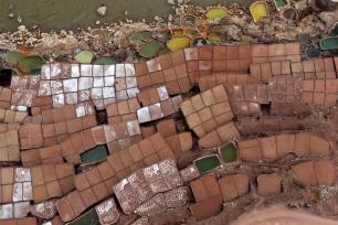 西藏昌都：古盐田错落分布如艺术画卷