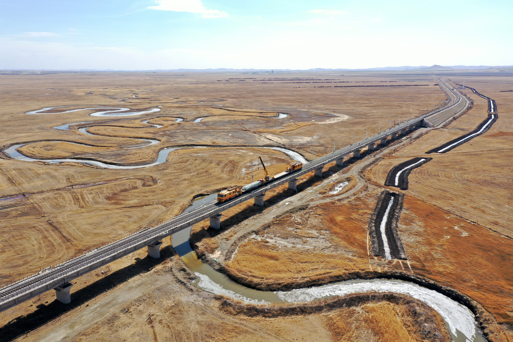 内蒙古锡林郭勒：太锡铁路建设有序推进