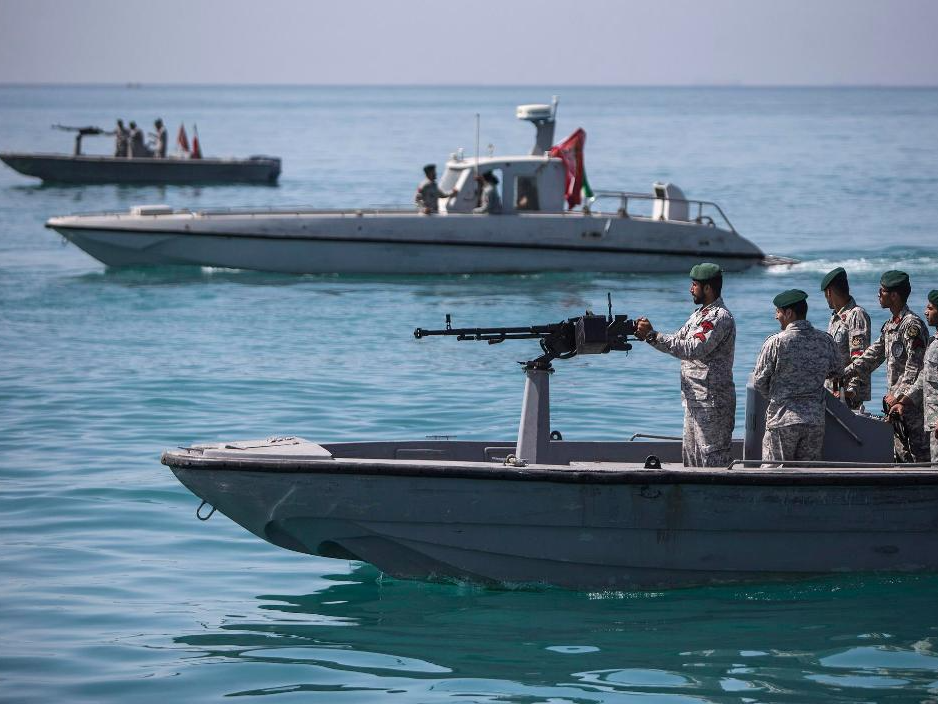 霍尔木兹海峡3月通航量暴跌逾九成