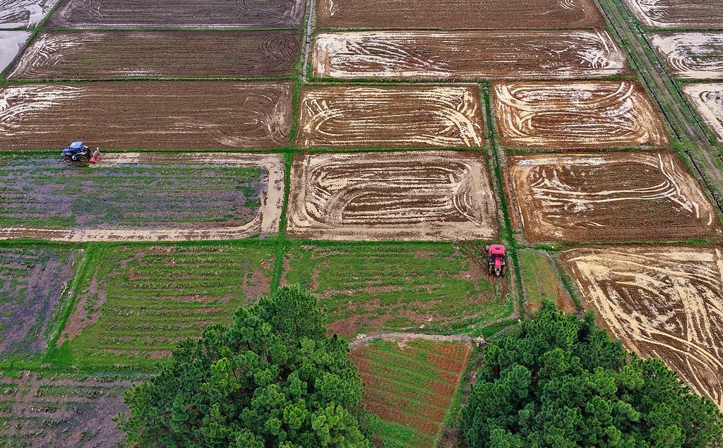 江西吉水：农机绘“丰”景