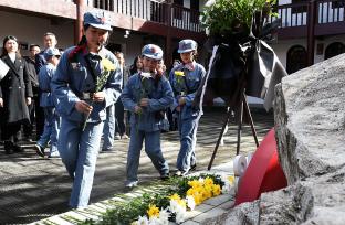 重庆：教师和学生迎清明祭先烈