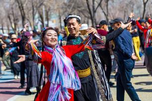 乌鲁木齐：市民运动健身乐享好春光