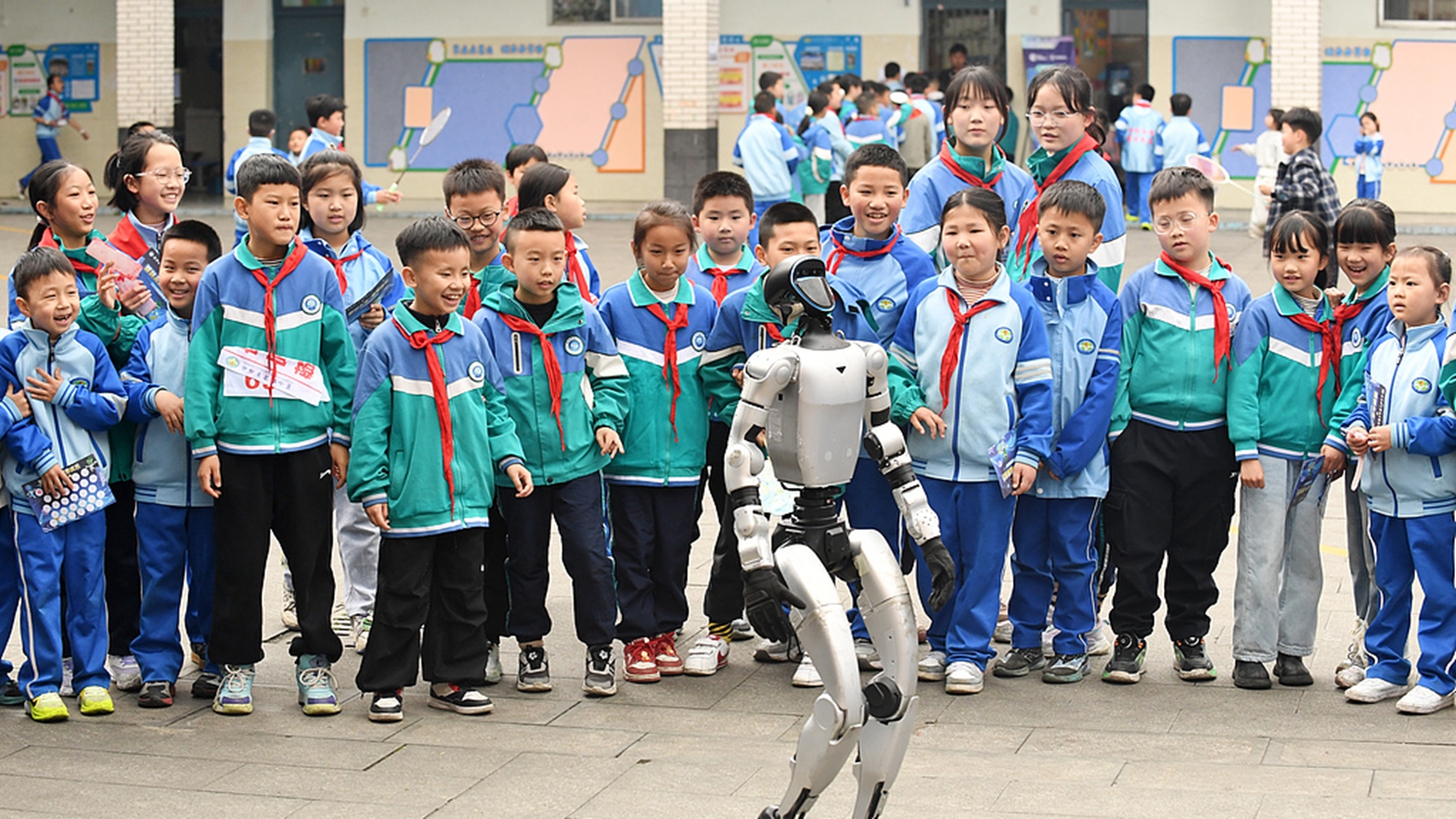 贵州仁怀：小学生参加校园科技节