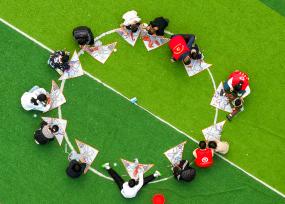 江苏宿迁：儿童手绘纸鸢放飞春意