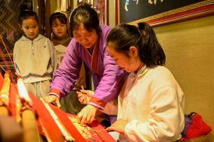 重庆：儿童非遗工坊度春假