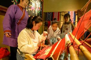 重庆：儿童非遗工坊度春假