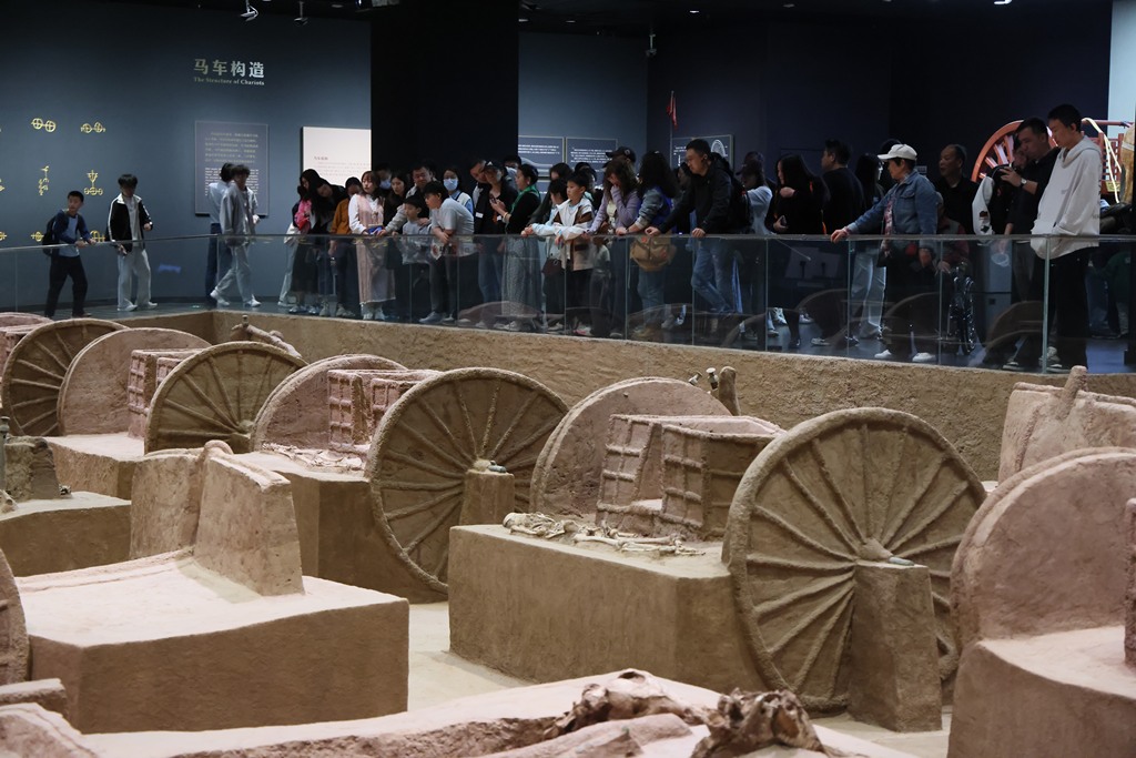 河南安阳：博物馆迎来参观热潮
