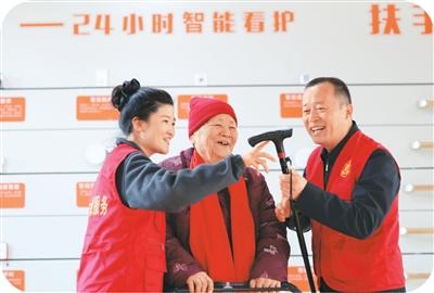 AI，“飞入”银龄百姓家（“融”观中国）