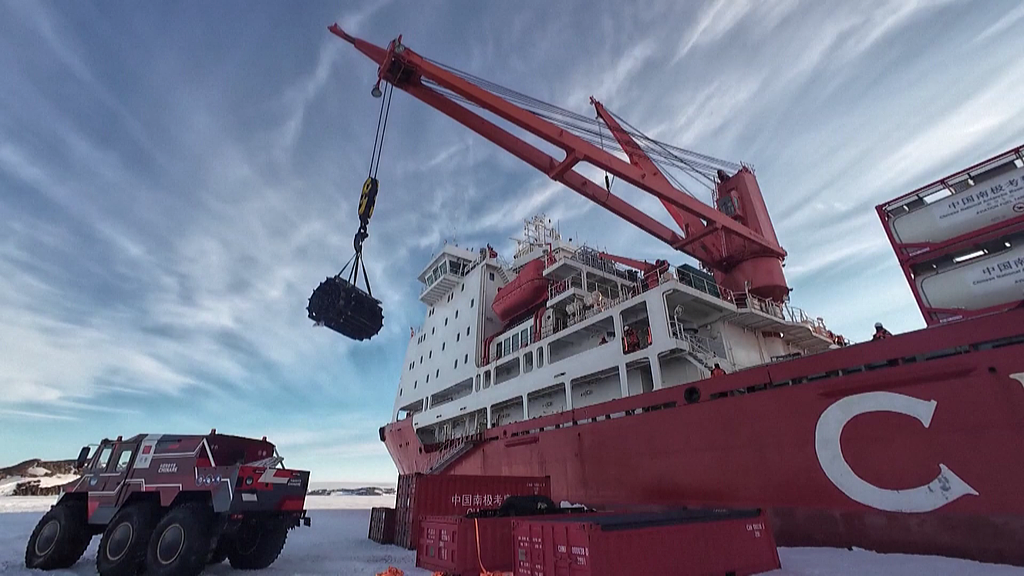 我国第42次南极考察队“雪龙”号凯旋