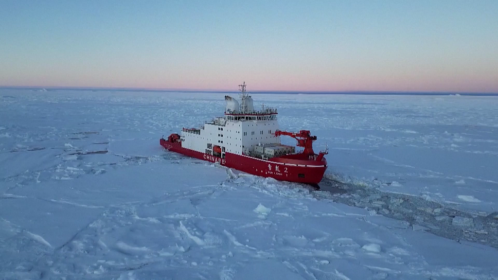 我国第42次南极考察队“雪龙”号凯旋