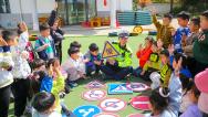 江苏南通：交警在幼儿园进行交通安全宣教