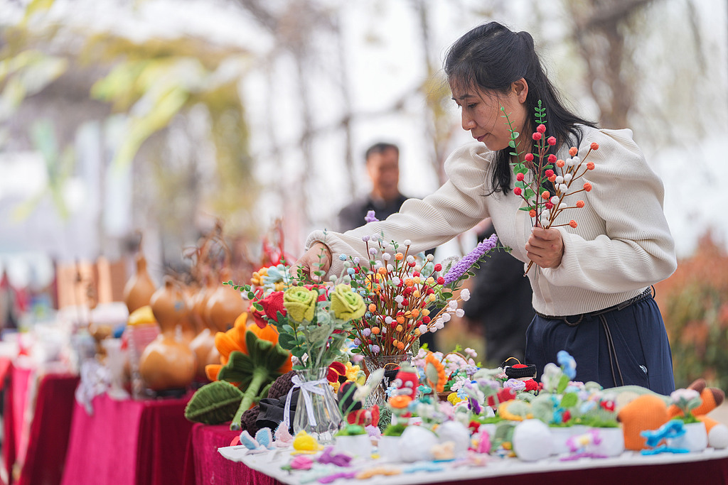 山东邹平：农副产品展销会促消费