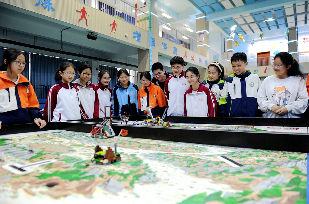 安徽合肥：青少年机器人竞赛展风采