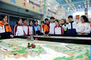 安徽合肥：青少年机器人竞赛展风采