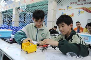 安徽合肥：青少年机器人竞赛展风采
