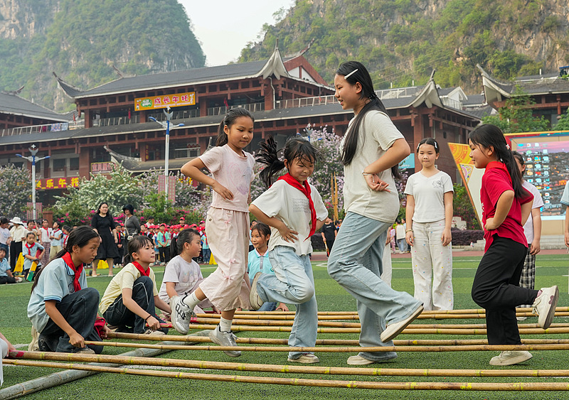 广西融水：群众排练节目迎接“三月三”